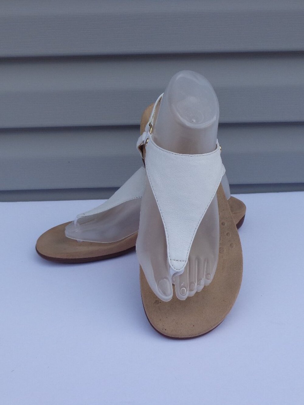 Vionic Kirra Sandals T Strap Orthotic Leather White Thong  Women's Size 10